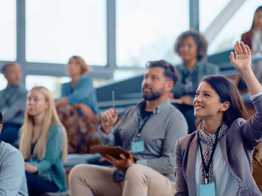 Maximisez le retour sur investissement de vos solutions audiovisuelles avec nos programmes de formation et d’adoption