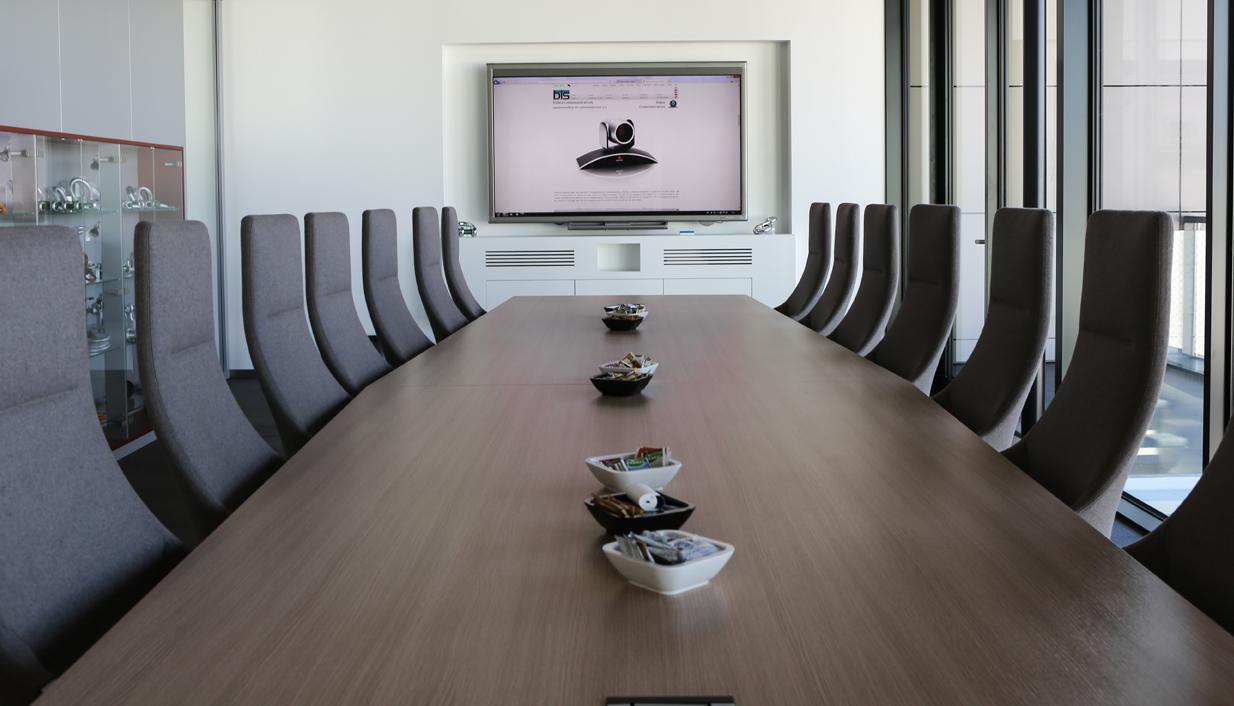 vergaderruimte met videoconferencing en BIS VisionWall